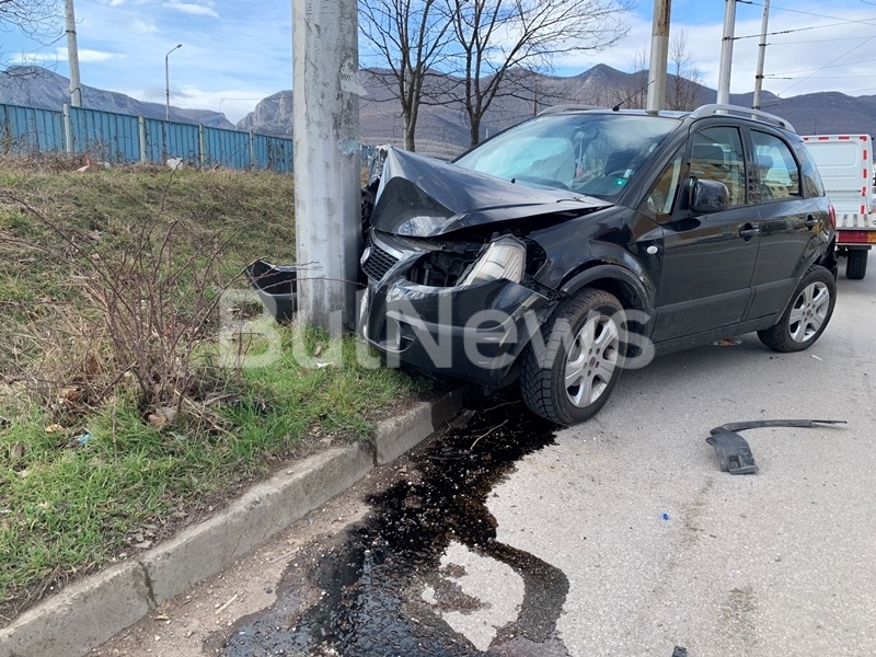 Тежък пътен инцидент е станал преди минути във Враца видя