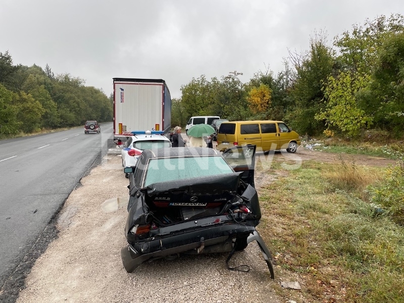 Верижна катастрофа е станала преди минути на главен път Е 79