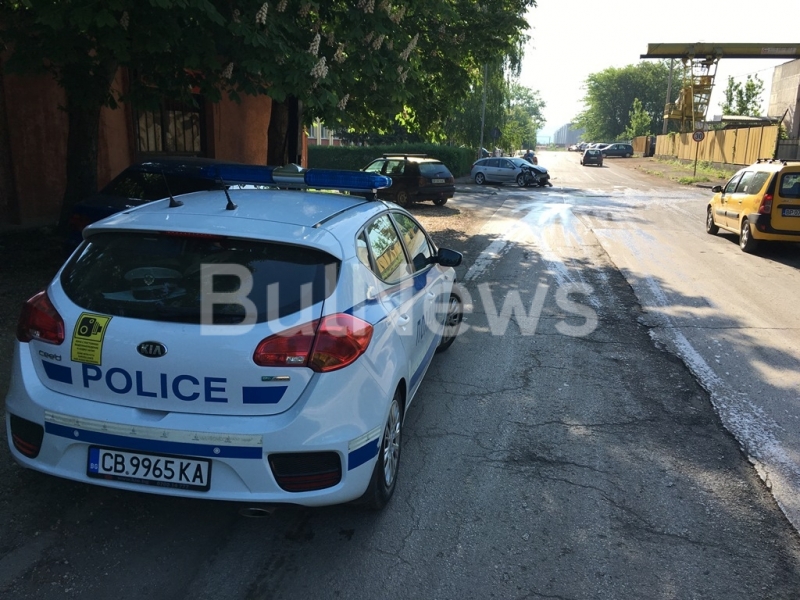 Тежка катастрофа е станала преди минути във Враца видя само