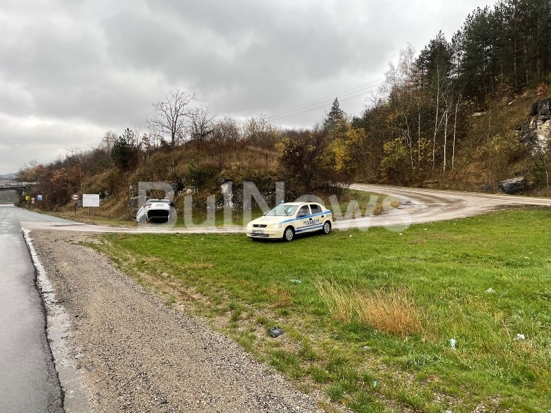 Джип се е обърнал по таван при входа на Мездра