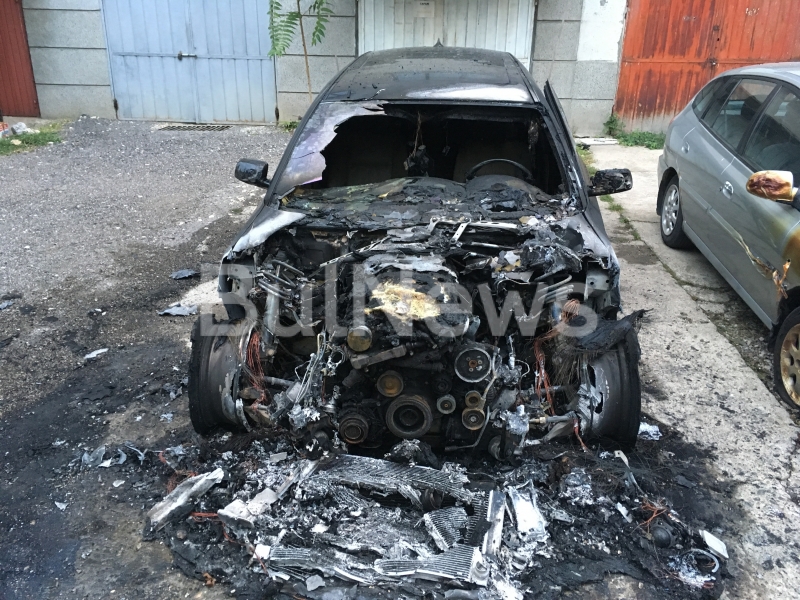 Тази нощ запалиха личния автомобил на председателя на районния съд