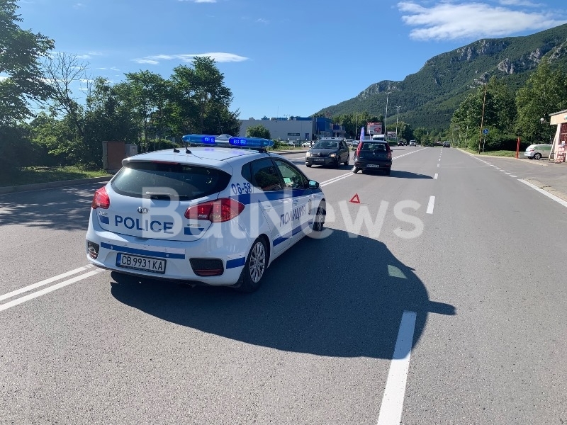 Катастрофа затруднява трафика по възлов булевард във Враца видя първо