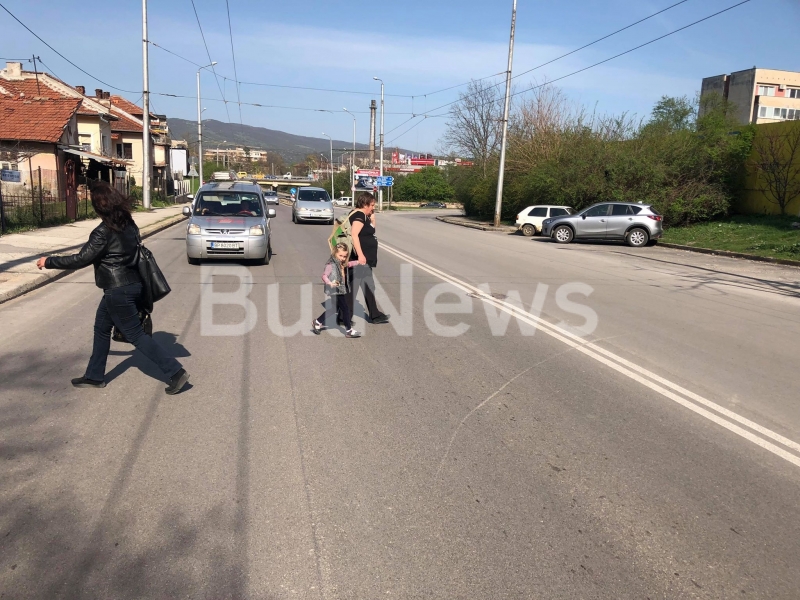 Пешеходната пътека в началото на възловия булевард Мито Орозов във