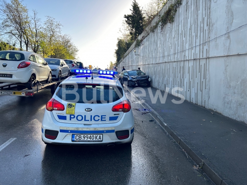 Катастрофа затруднява движението по натоварен булевард във Враца видя отново