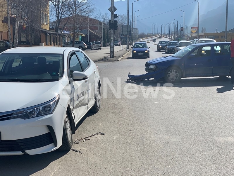 Катастрофа препречи едно от натоварените кръстовища в най големия квартал на