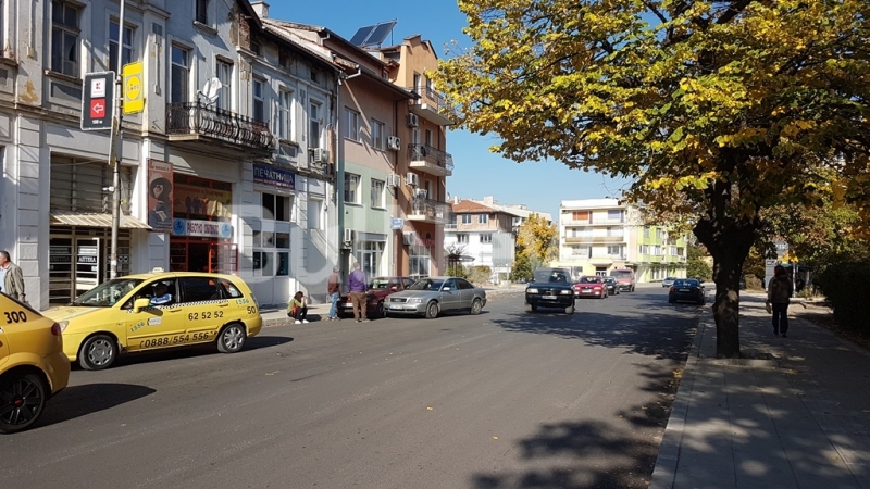 Две коли са се натресли на един от най натоварените булеварди