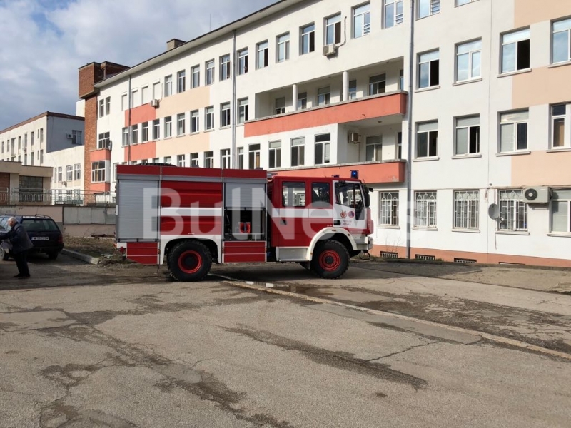 Евакуираха Спешното във Враца заради пожар в подземието на болницата /снимки/
