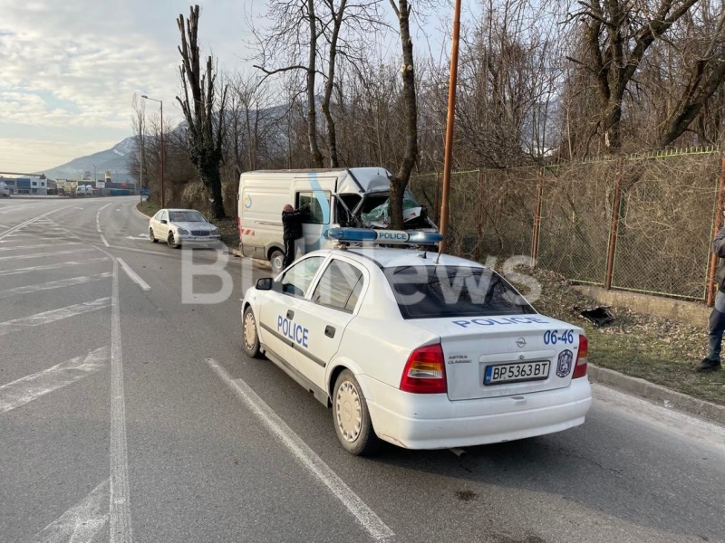 Катастрофа затруднява трафика по един от оживените булеварди във Враца