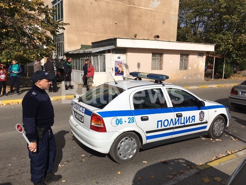 Зрелищна катастрофа е станала на кръстовище в ж к Дъбника във