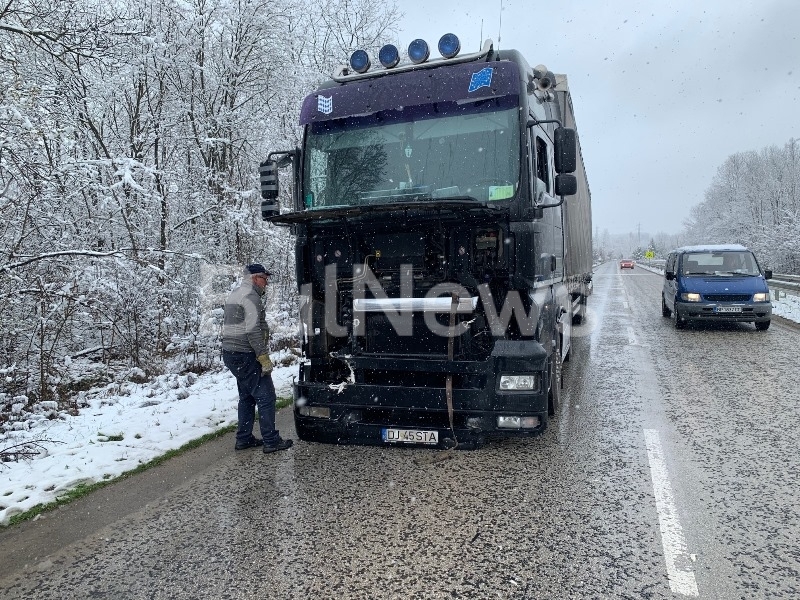 Пътен инцидент е станал преди броени минути край Враца, видя