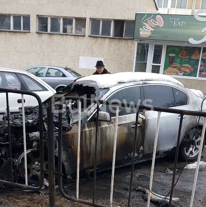 Първи снимки от запаленото „БМВ“ на нападателя на ФК „Монтана“