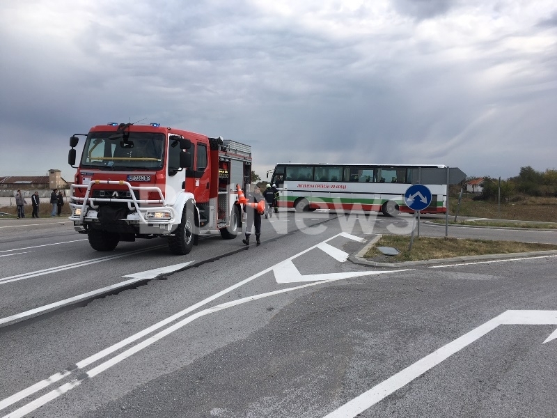 Преди минути тежка катастрофа е станала на обходния път на