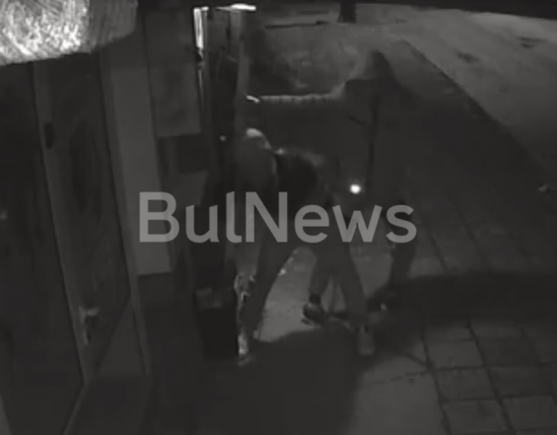 Полицията е открила кои са двамата хлапаци които разбиха кафе