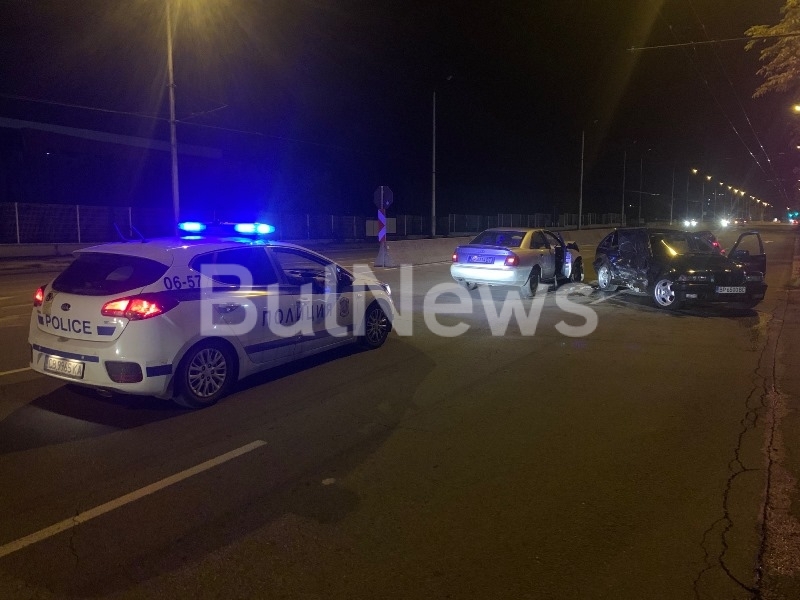 Тежък пътен инцидент е станал преди минути на възлов булевард