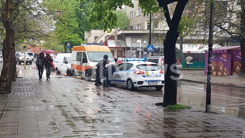 Полицията е заловила шофьора на колата която блъсна човек на