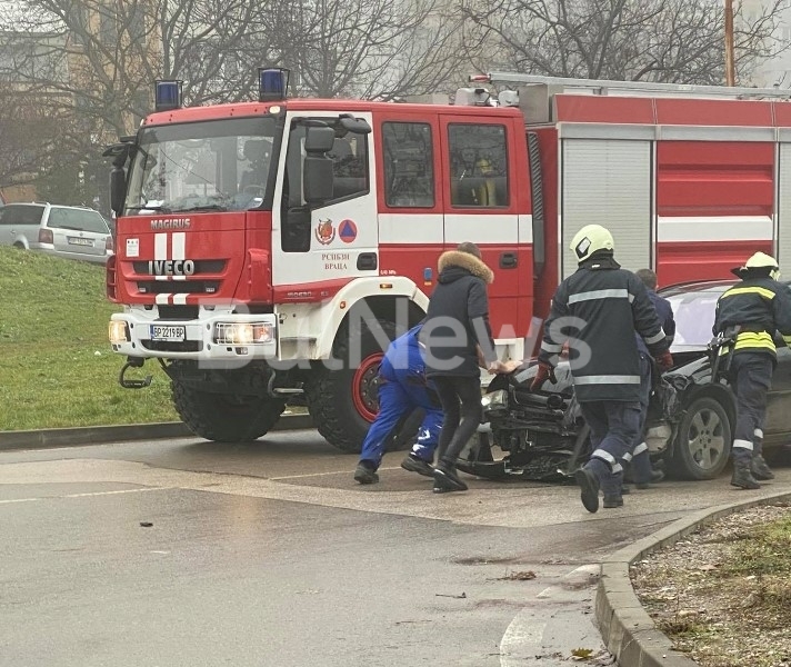 Тежък пътен инцидент е станал преди минути на възлов булевард