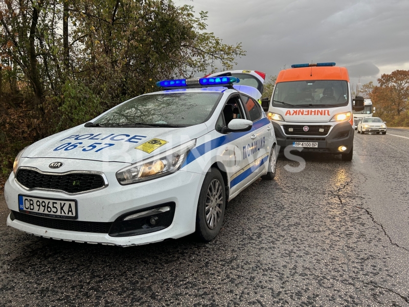 Тежка катастрофа с три коли е станала преди минути в