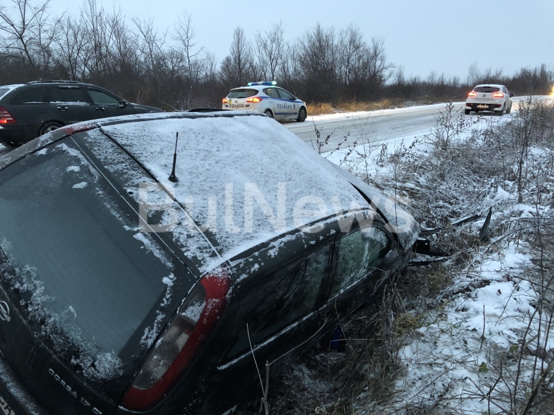 Извънредно! Тежка катастрофа край Враца, линейки летят с ранени към болницата /снимки/