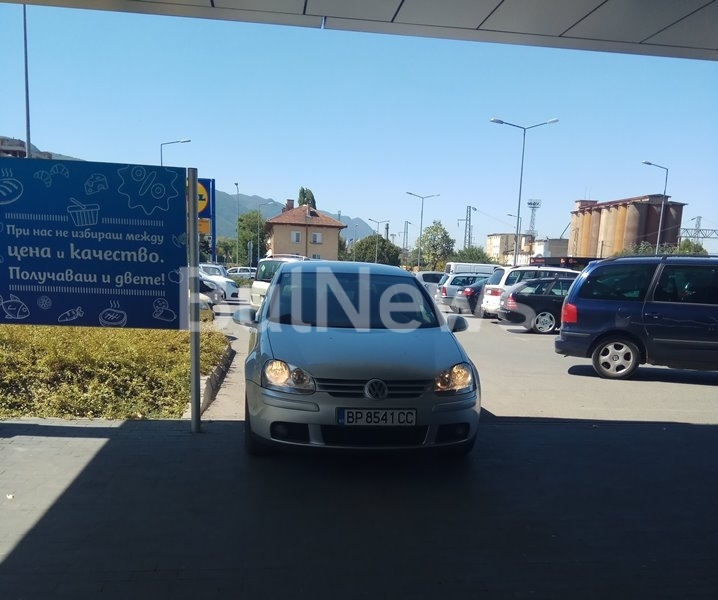 Поредната порция снимки на безобразно паркиране изпрати читател на агенция