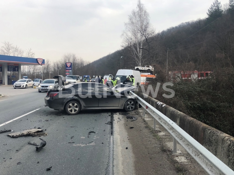 32 годшният И С е шофирал буса в който катастрофира лек автомобил