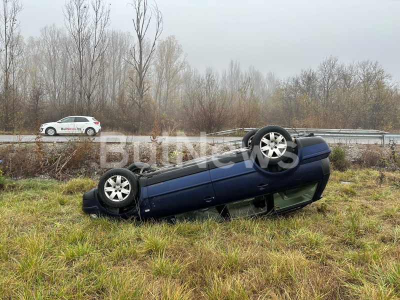 Шофьор катастрофира на кръговото на обхода на Враца и избяга
