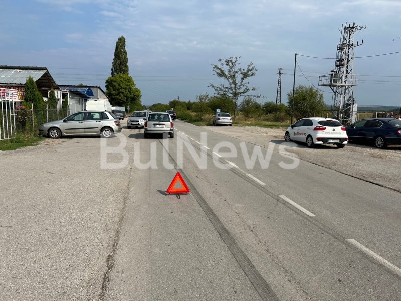 Две коли се удариха на Криводолско шосе във Враца видя