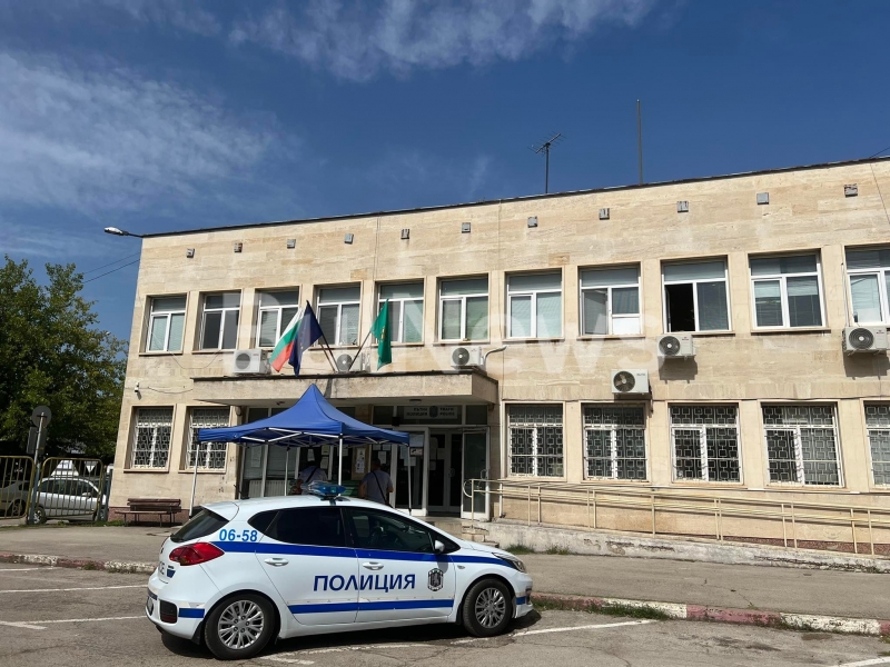 Полицай е бил нападнат тази сутрин пред КАТ във Враца