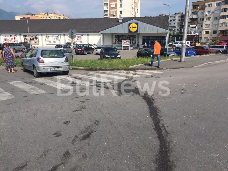 Шефката на фирмата за търговия със захарни изделия Поли ПП