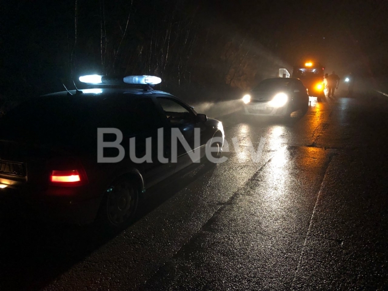 Джип Тойота се размаза в дъжда в скалите край Враца