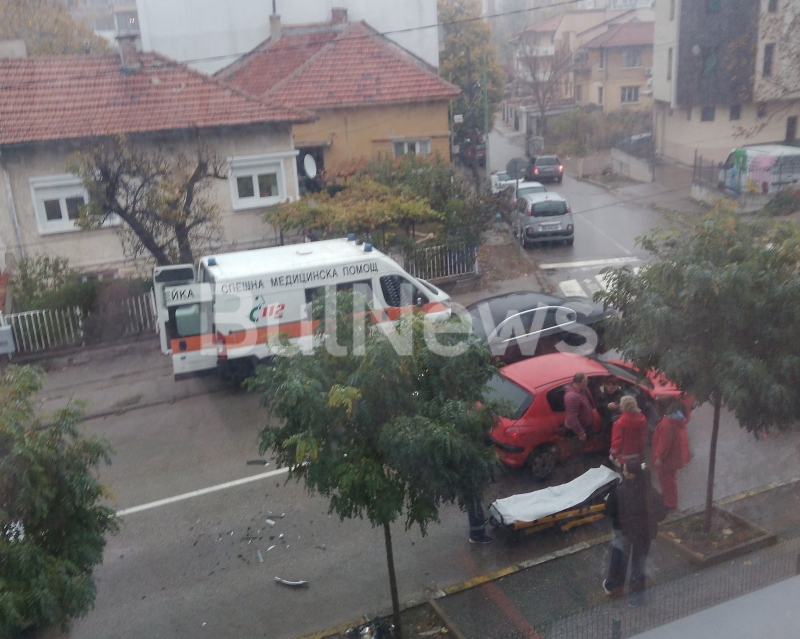 Верижна катастрофа затруднява движението по възлов булевард във Враца видя