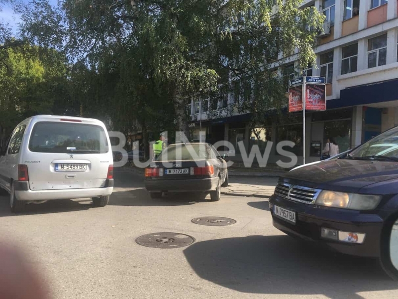 Към 15 часа вчера лек автомобил Ауди с монтанска регистрация