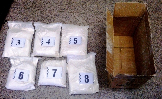 Шест души включително трима български граждани са арестувани в три