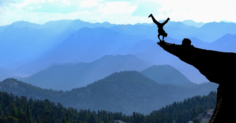 Какво кара човек да скочи с парашут или да карат