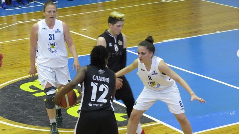 Пред 60 зрители в зала Младост отборът на Монтана не