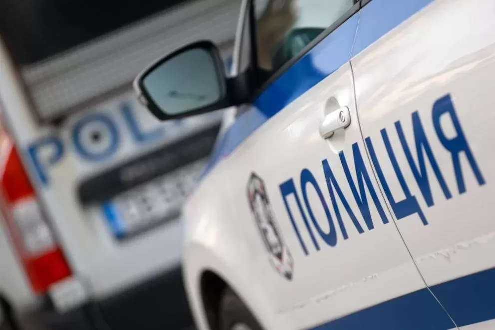 В неизвестност от дни: Издирват 17-годишно момиче от Сливен /снимка/