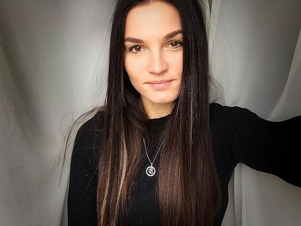 Руската биатлонистка Елена Кручинкина подпали социалните мрежи с изпепеляваща фотосесия