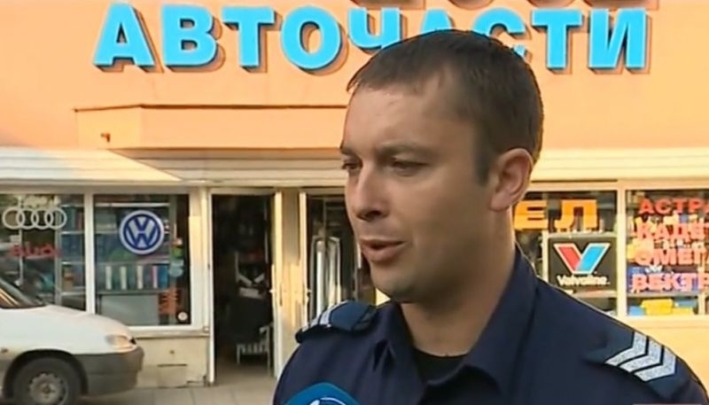 Полицай е станал случаен свидетел на обир и залови двамата
