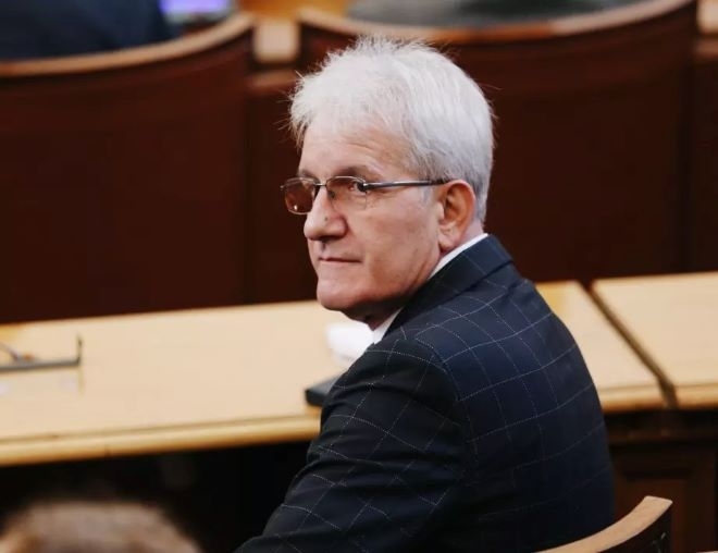 В ДПС в момента Политбюрото което се е събрало там