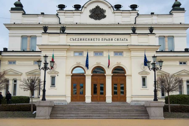 Парламентът прие окончателно новия закон за горивата Законът за административното