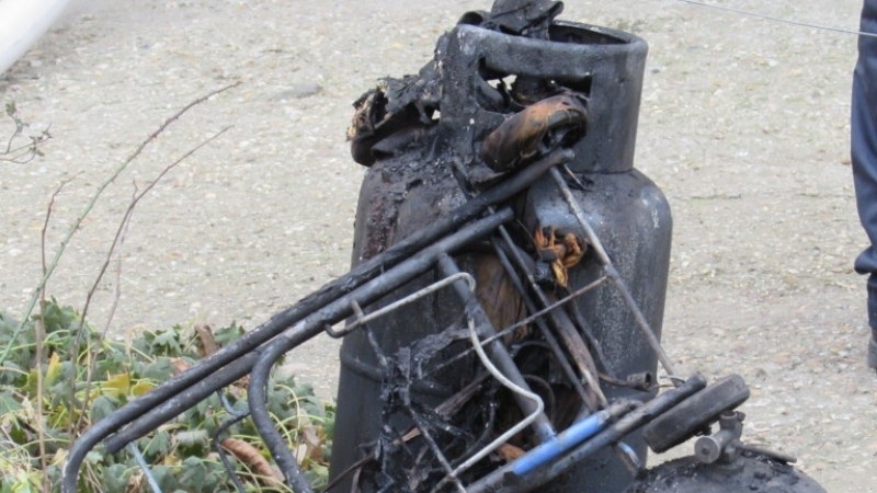 Взрив на газова бутилка в Брягово вкара мъж в болница