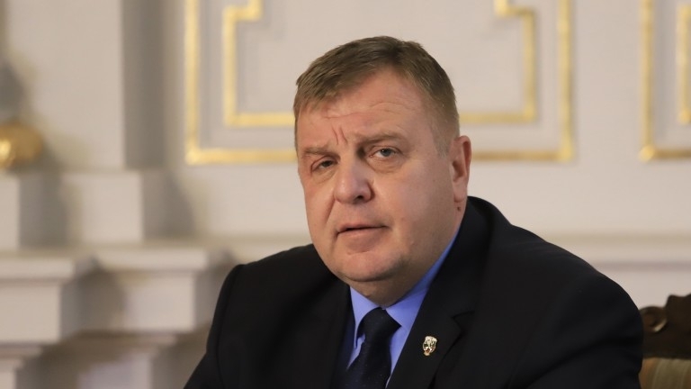 Бившият министър на отбраната Красимир Каракачанов смята че президентът Радев