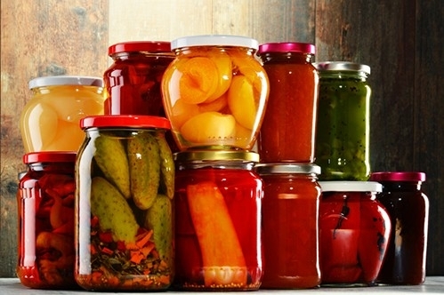 Една пета от българите разчитат на зимнина приготвена от баба