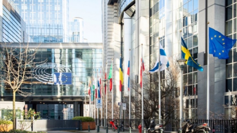 Европейският парламент прие резолюция в която призовава за минимална работна