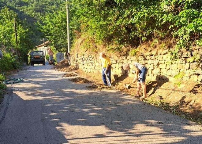 Жителите на мездренското село Зли дол сами почистиха канавките и