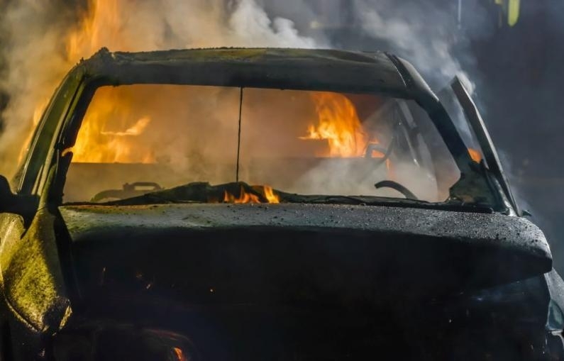 Рано тази сутрин пламна колата на журналиста от Червен бряг