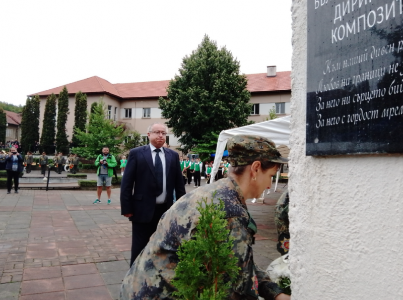 Анонимен дарител осигурява средства за поставянето на паметна плоча на