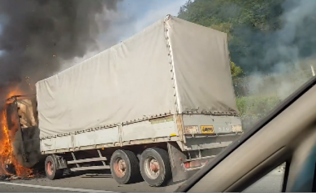 Движението по магистрала Марица в посока Пловдив е блокирано между