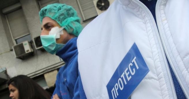 Медицински сестри акушерки и фелдшери излизат на протест в столицата