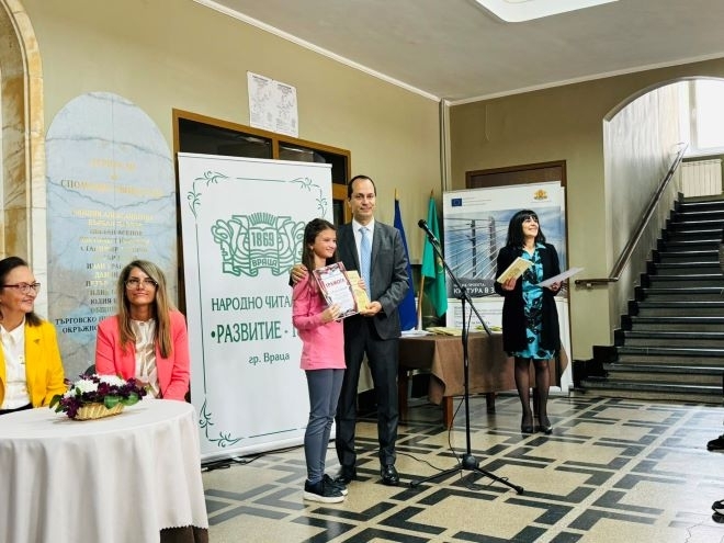 Наградиха участници в литературен конкурс във Враца съобщиха от общината