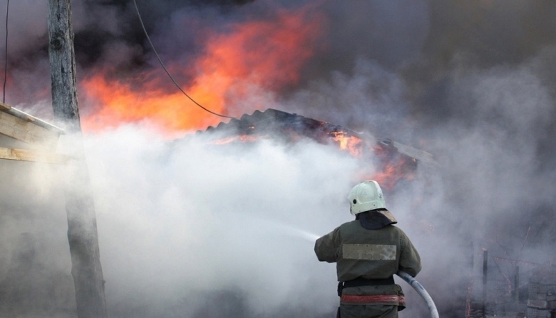 Голям пожар е горял в дървена барака в монтанското село